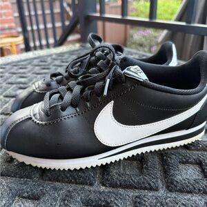 Nike Men’s Black and White Retro Swoosh Sneakers